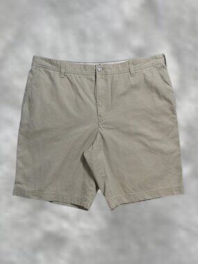 Izod saltwater size 40 men shorts chino color khaki flat front